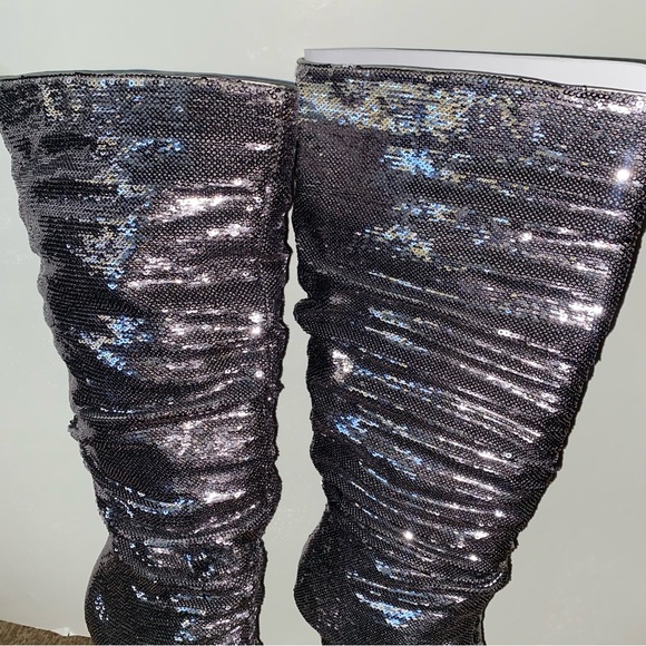 Rocco D'Amelio Shimmering Silver Heeled Boots - Picture 5 of 8